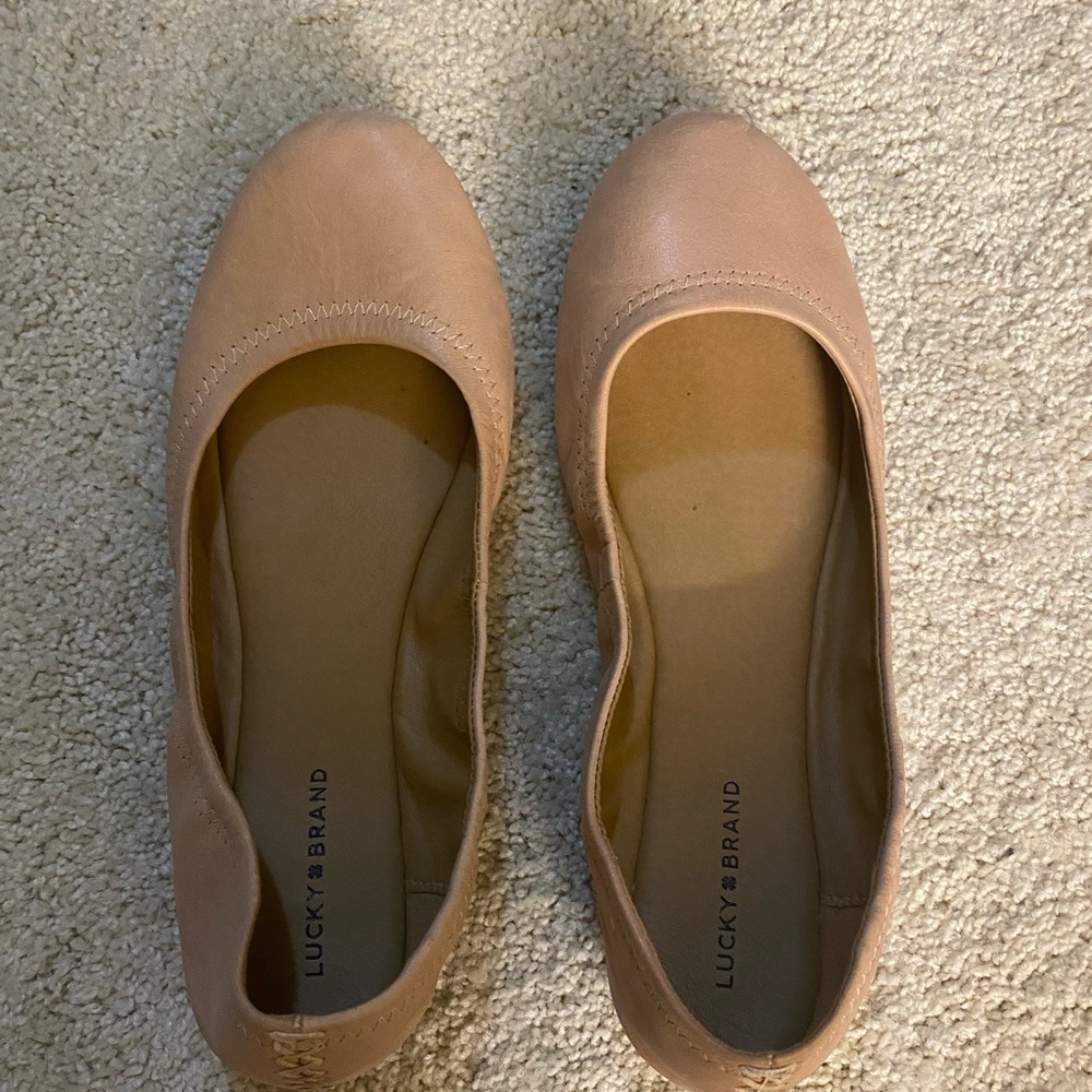 Size 8 nude lucky brand ballet flats